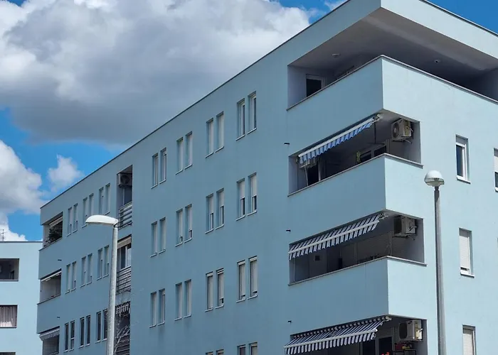 Apartment Domino