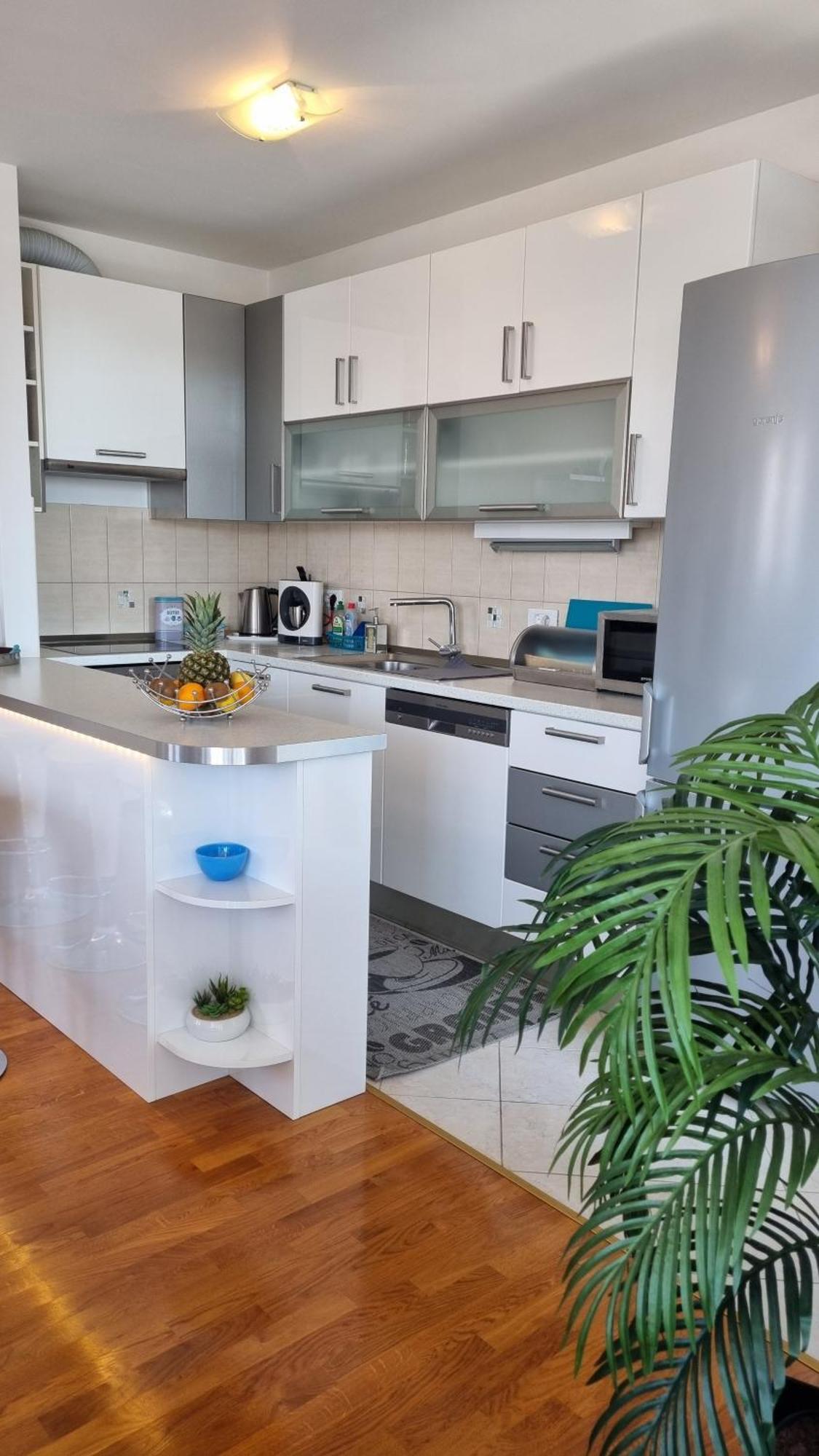 Domino Apartment Split