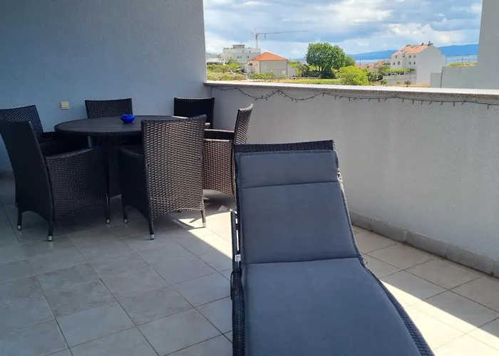 Apartment Domino