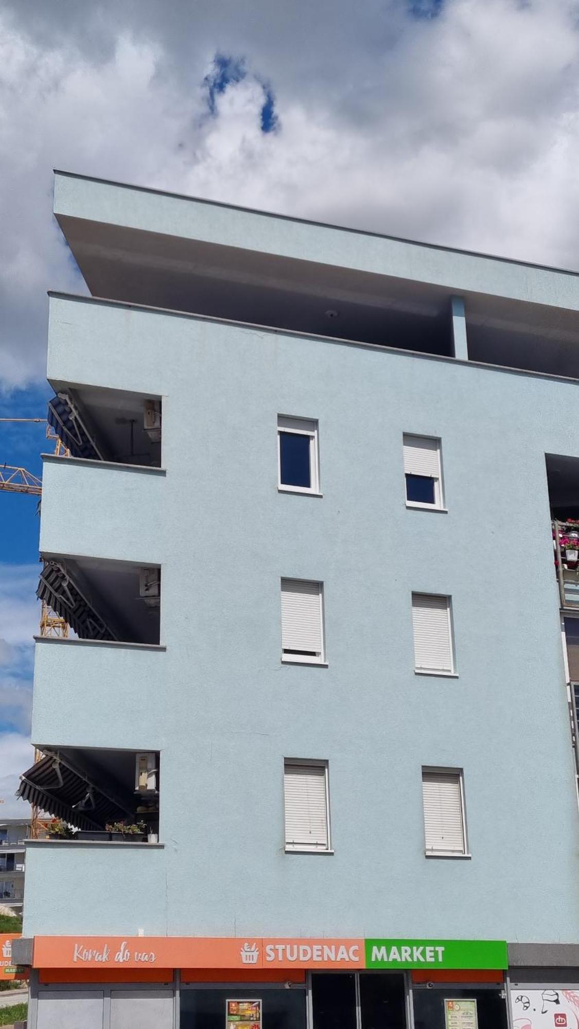 Apartment Domino Split